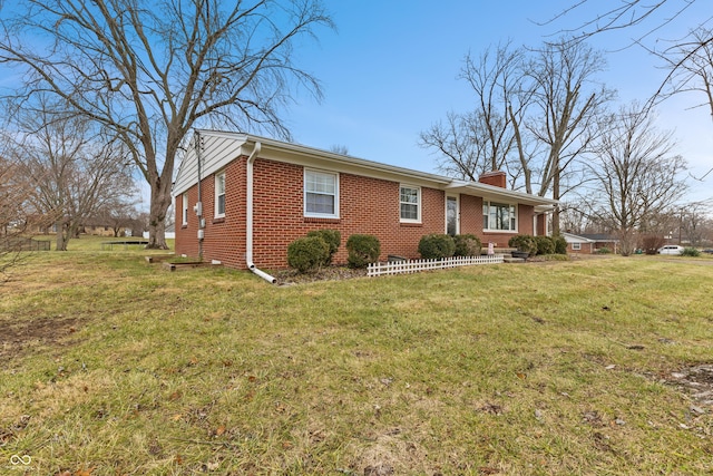 single story home with a front yard