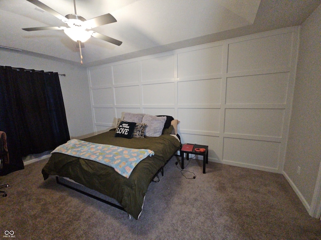 bedroom featuring ceiling fan and carpet