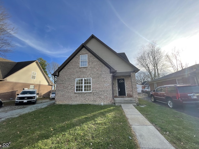 view of front of house with a front lawn