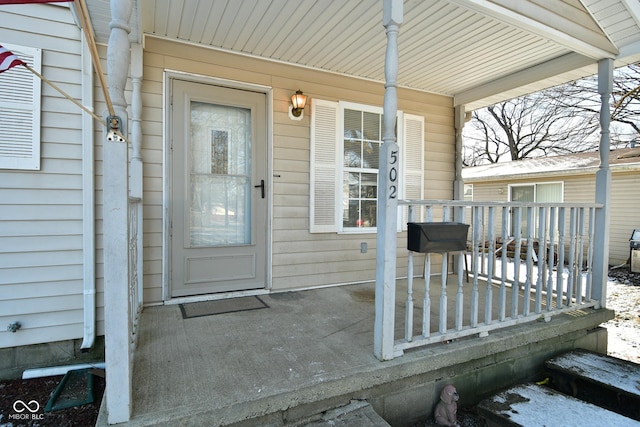 property entrance featuring a porch