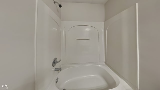 bathroom with shower / bathtub combination