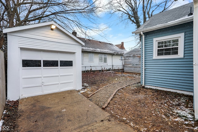 view of yard featuring an outbuilding and a garage