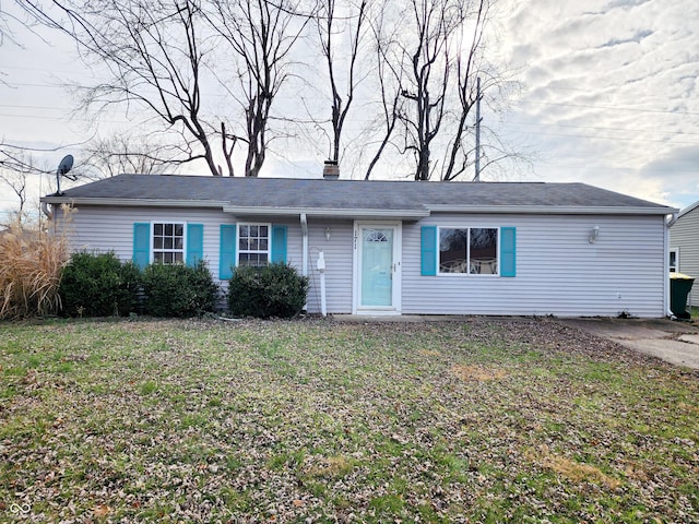 single story home with a front yard