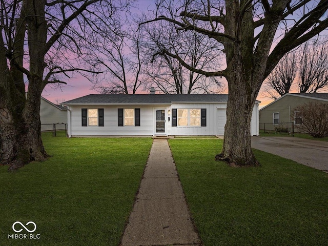 single story home featuring a lawn