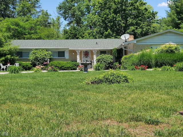 ranch-style home featuring a front lawn