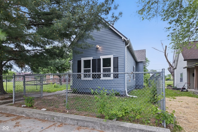 2218 N Arsenal Ave, Indianapolis, IN 46218 - view of front facade featuring a gate