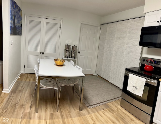 dining room with light hardwood / wood-style floors