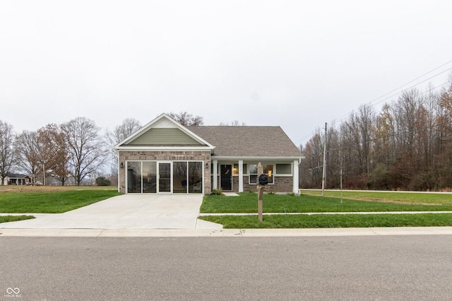 view of front of house featuring a front yard and a carport