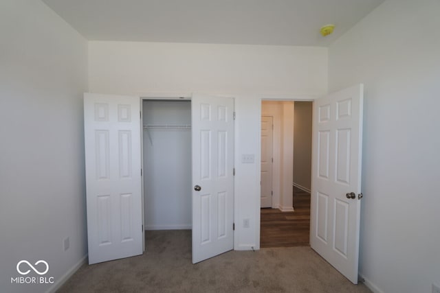 unfurnished bedroom featuring carpet flooring and a closet