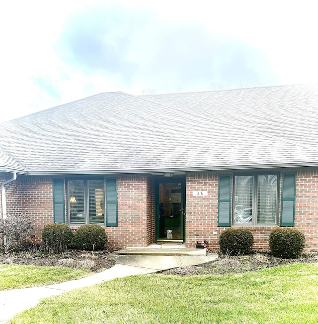 316 Northpointe Ct, Danville, IN 46122 - view of front of home with a front lawn
