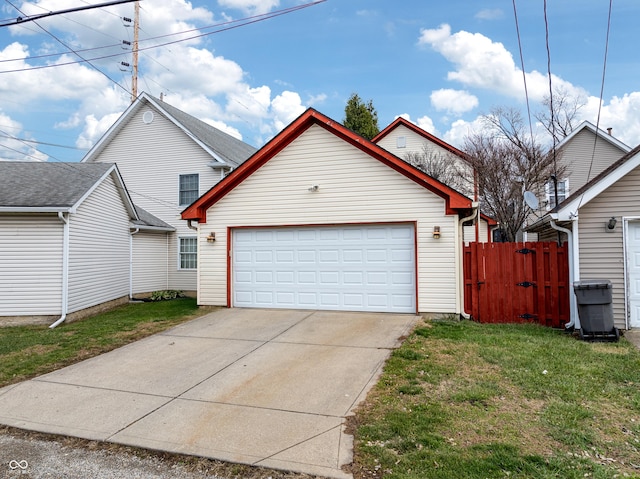 view of front of property featuring a front yard and a garage