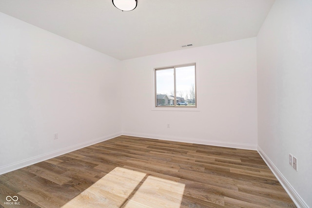 spare room with dark hardwood / wood-style floors