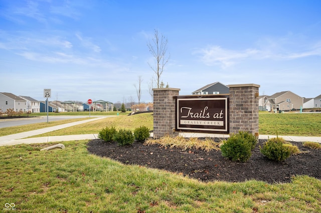 community sign featuring a yard