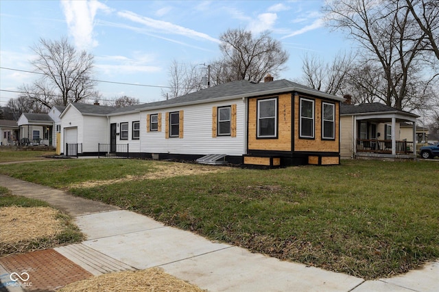 view of front of property featuring a front yard