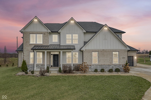 view of front facade featuring a garage and a yard