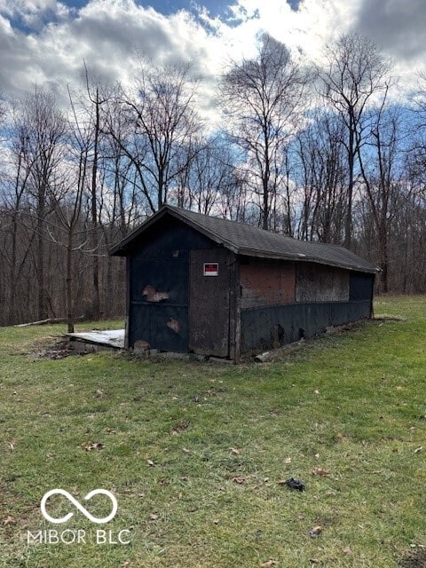 view of outbuilding featuring a yard