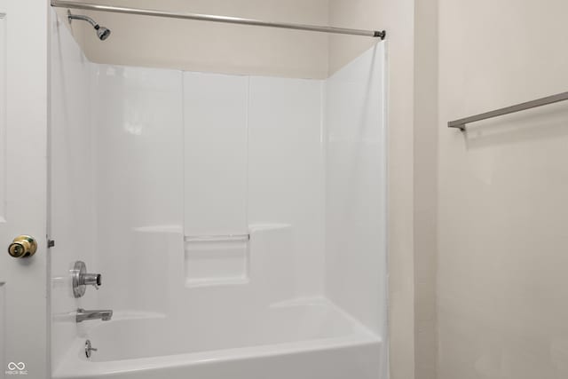 bathroom featuring shower / tub combination