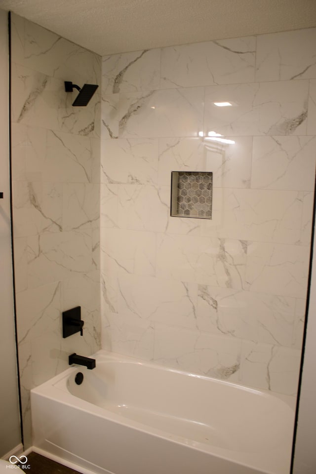 bathroom featuring tiled shower / bath