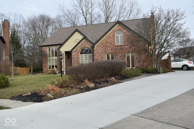 view of front of home with a front lawn