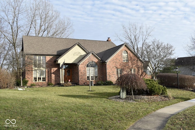 view of front facade featuring a front lawn