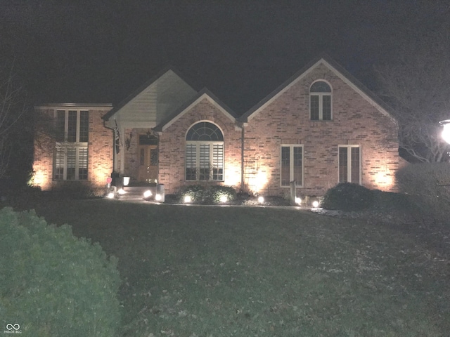 view of front of property with a lawn