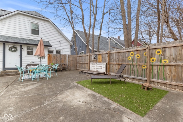 view of yard with a patio