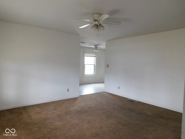 carpeted empty room featuring ceiling fan