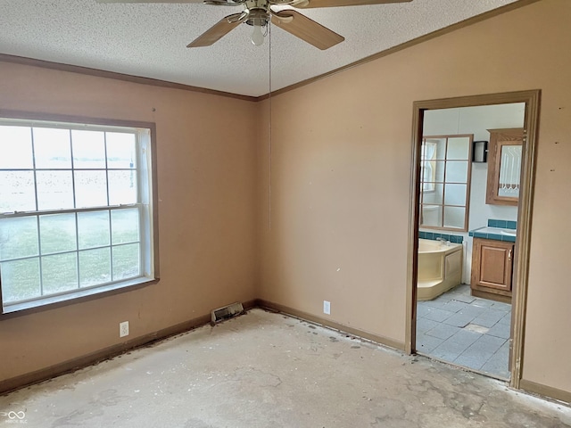 empty room featuring ceiling fan and a textured ceiling