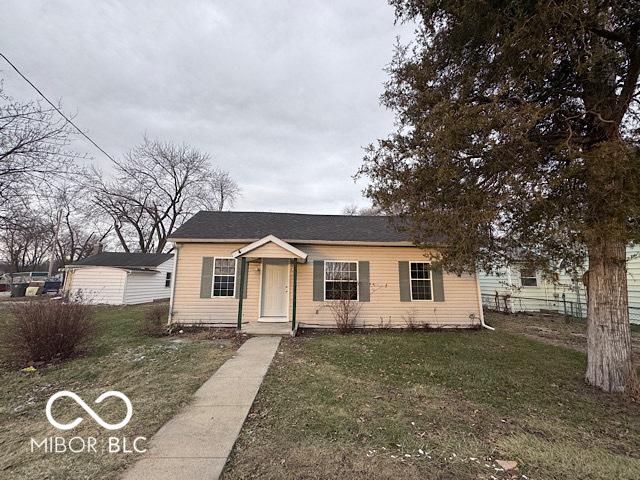 view of front of house with a front yard