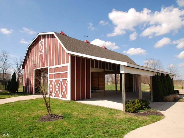 exterior space with a yard