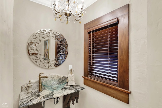 room details with a notable chandelier and ornamental molding