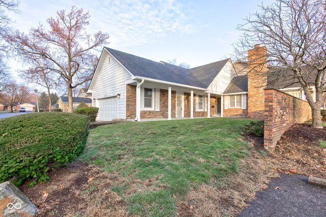 view of front of house featuring a front yard and a garage