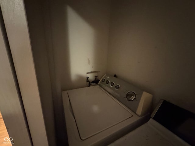 laundry room with washer / clothes dryer