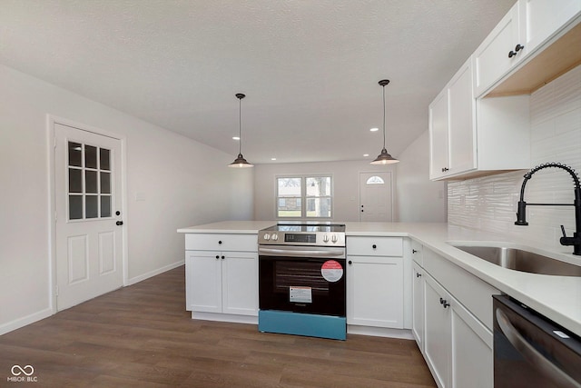 kitchen with sink, kitchen peninsula, stainless steel appliances, and hanging light fixtures