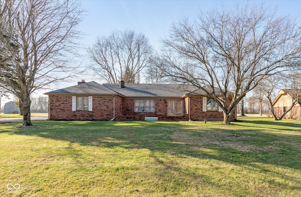 ranch-style house featuring a front lawn