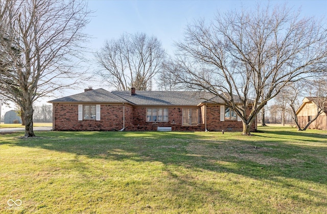 ranch-style house featuring a front lawn