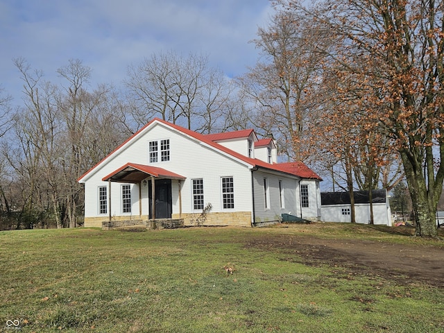 view of front of house featuring a front lawn