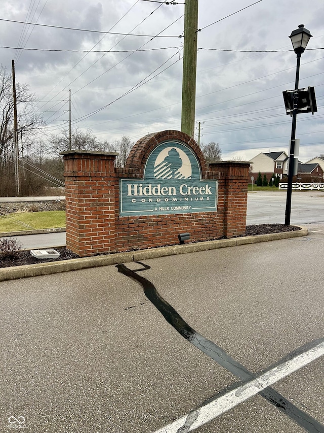 view of community / neighborhood sign