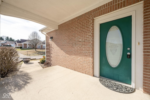 entrance to property featuring a porch