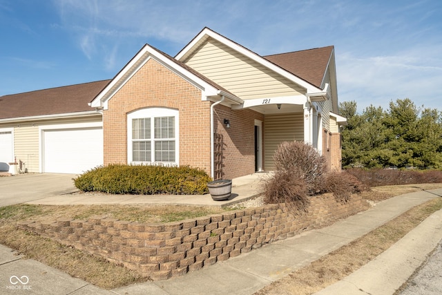 view of front of house featuring a garage