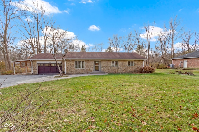 view of front of home featuring a garage and a front yard