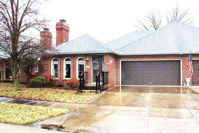 view of front facade featuring a garage