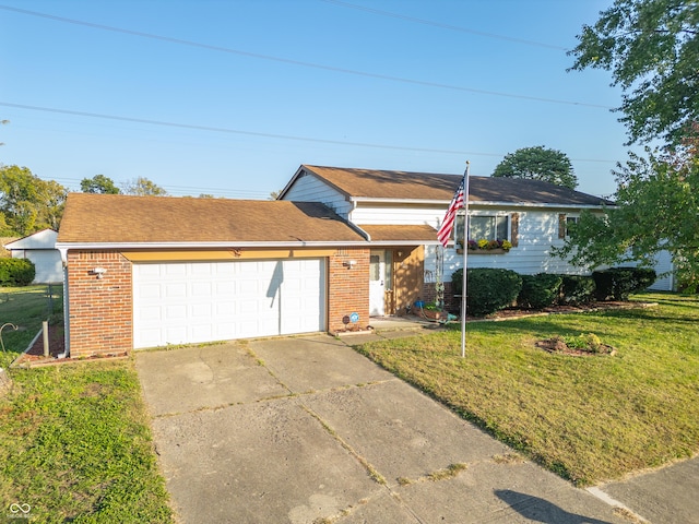 view of front facade with a garage and a front yard