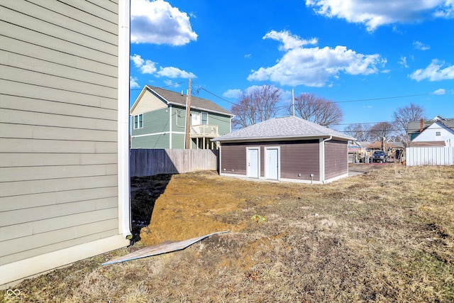 view of yard featuring fence and an outdoor structure