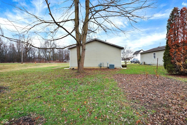 view of yard featuring central AC unit