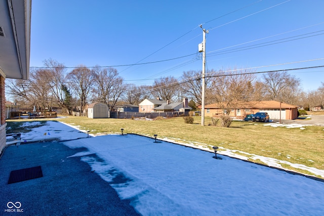 view of yard featuring a storage unit