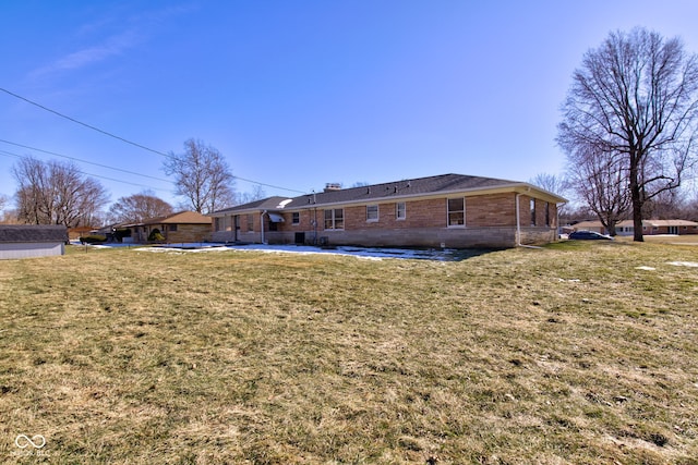 back of house featuring a lawn