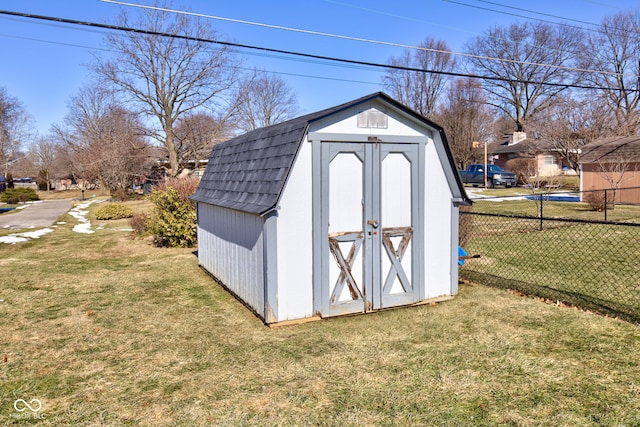 view of outdoor structure featuring a yard