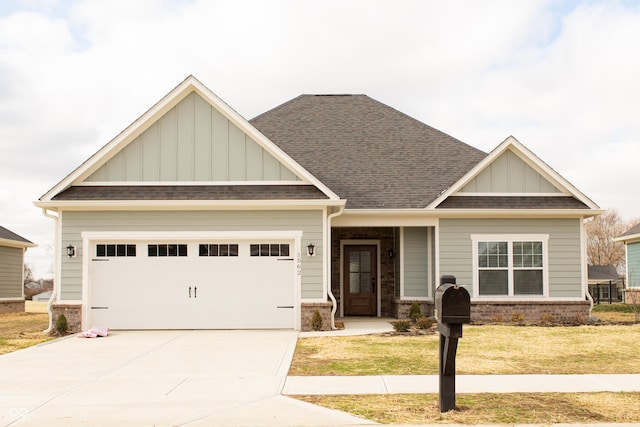 craftsman-style house featuring a garage and a front lawn