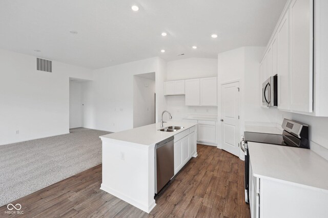 kitchen featuring a center island with sink, visible vents, a sink, stainless steel appliances, and open floor plan